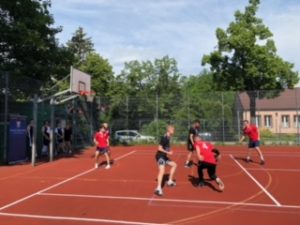 ZALEGŁE WYNIKI LICEALIADY W LEKKOATLETYCE ORAZ W KOSZYKÓWCE 3X3