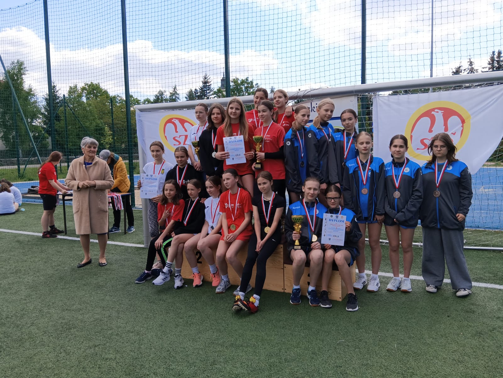 POWIATOWE IGZRYSKA DZIECI W CZWÓRBOJU LEKKOATLETYCZNYM ORAZ FESTIWAL SZTAFET DZIEWCZĄT